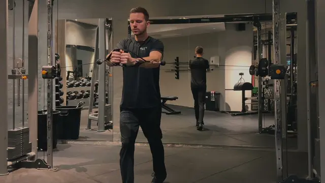 Cable chest fly